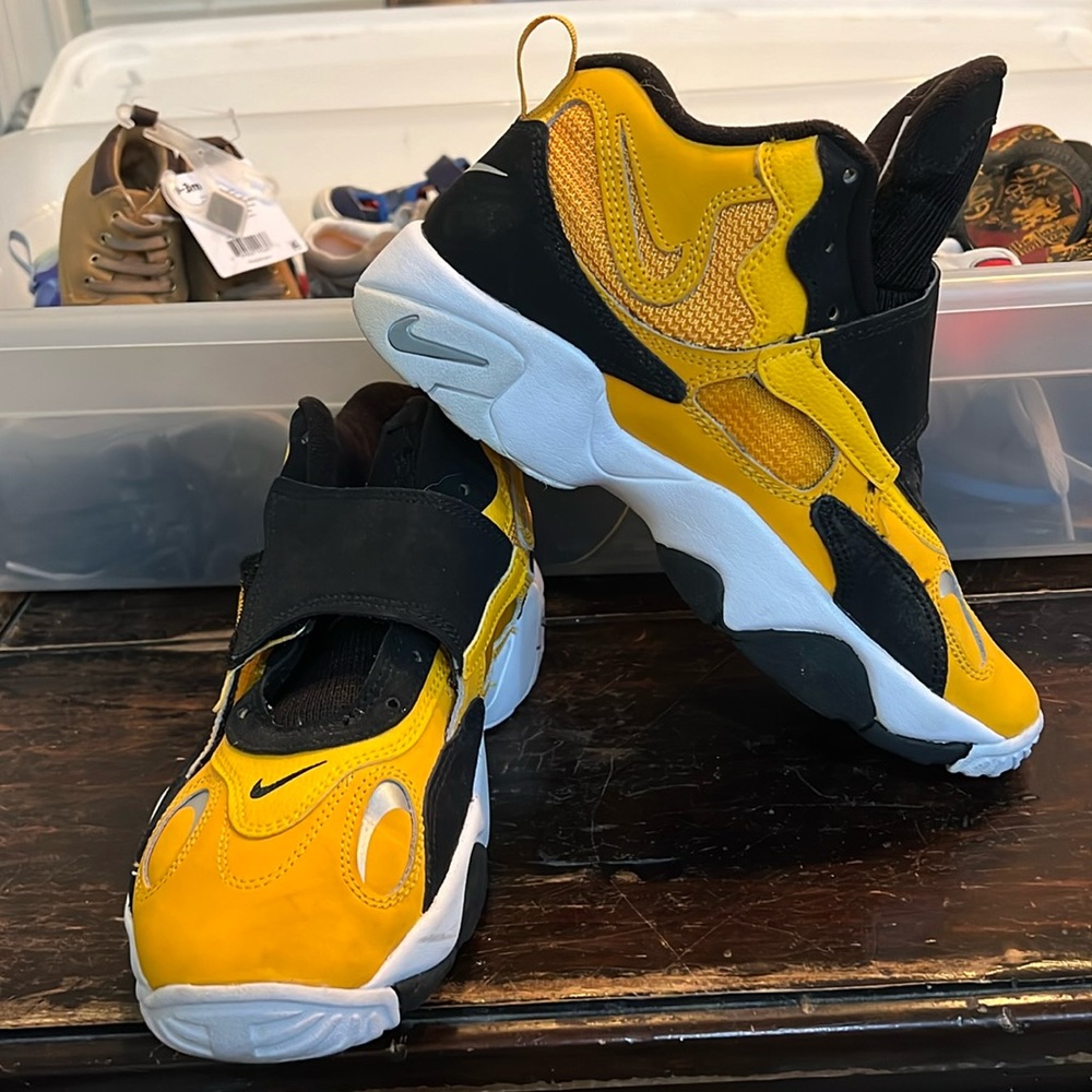 Nike Air 6Y yellow black speed turf